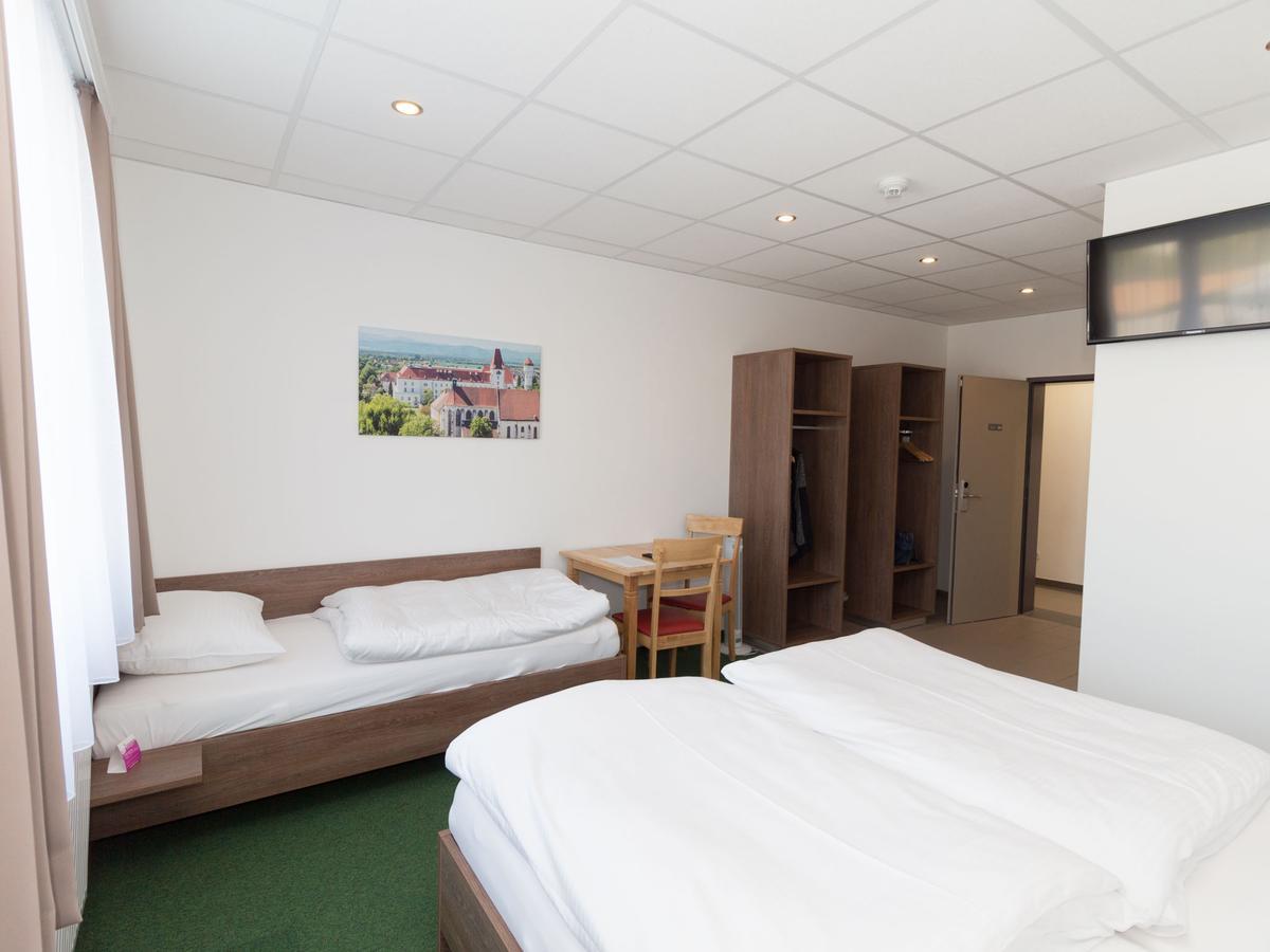 Winbudget "Bed&Breakfast" Wiener Neustadt Ngoại thất bức ảnh