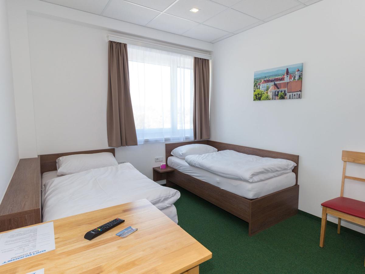 Winbudget "Bed&Breakfast" Wiener Neustadt Ngoại thất bức ảnh