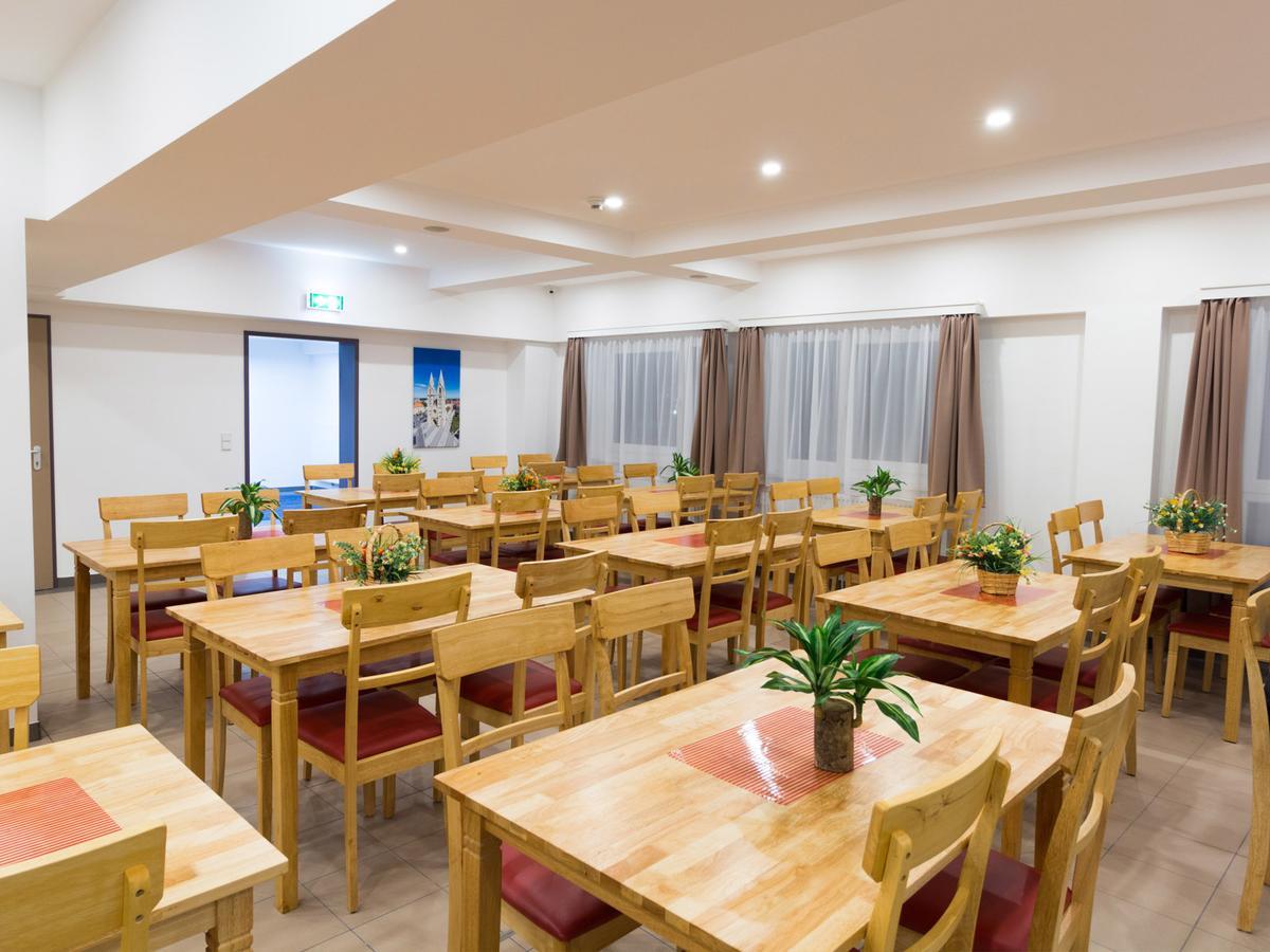 Winbudget "Bed&Breakfast" Wiener Neustadt Ngoại thất bức ảnh