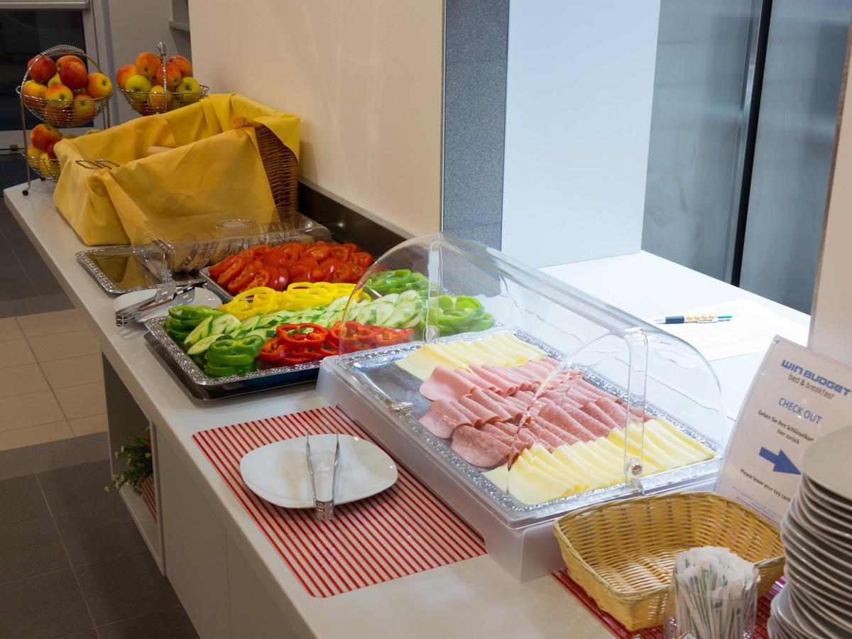 Winbudget "Bed&Breakfast" Wiener Neustadt Ngoại thất bức ảnh