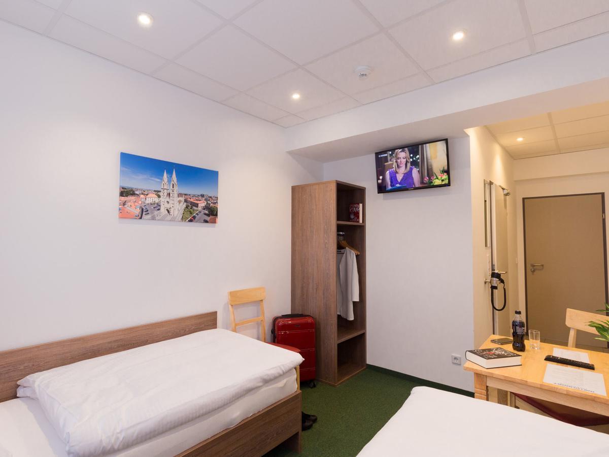Winbudget "Bed&Breakfast" Wiener Neustadt Ngoại thất bức ảnh