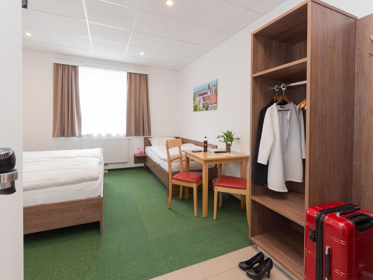 Winbudget "Bed&Breakfast" Wiener Neustadt Ngoại thất bức ảnh