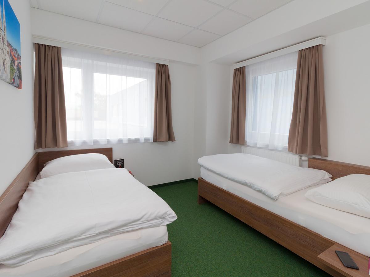 Winbudget "Bed&Breakfast" Wiener Neustadt Ngoại thất bức ảnh