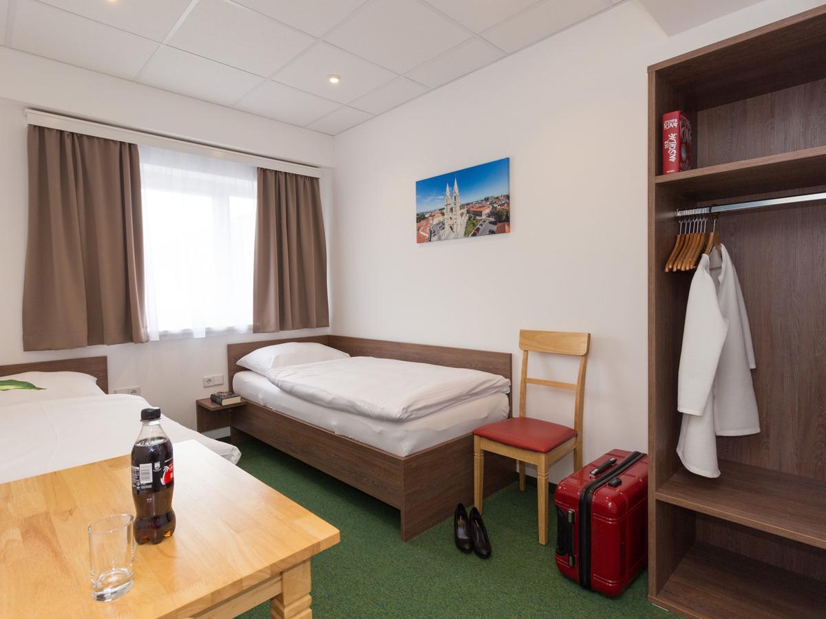 Winbudget "Bed&Breakfast" Wiener Neustadt Ngoại thất bức ảnh