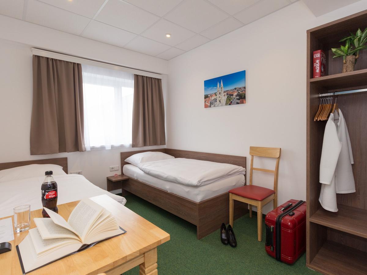 Winbudget "Bed&Breakfast" Wiener Neustadt Ngoại thất bức ảnh