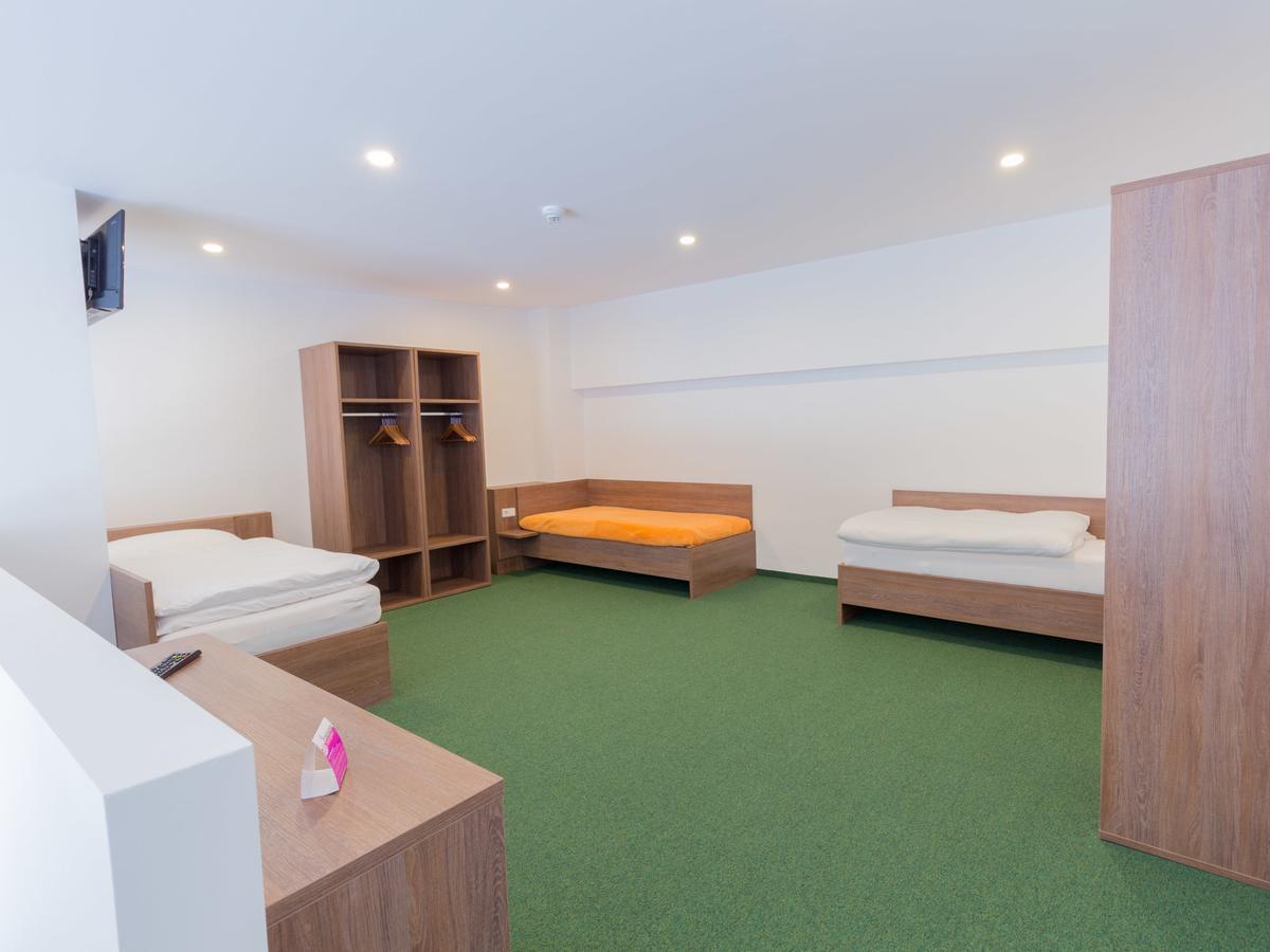Winbudget "Bed&Breakfast" Wiener Neustadt Ngoại thất bức ảnh